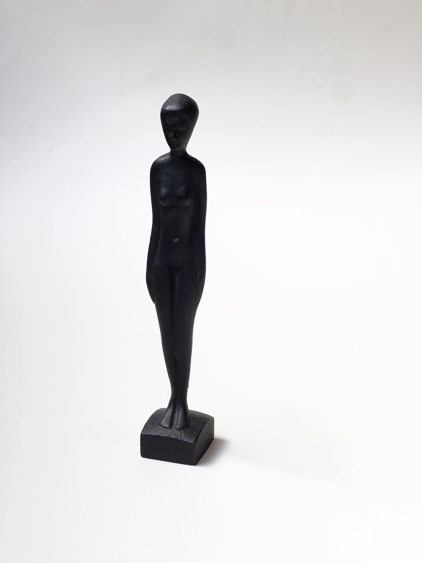 Sculpture ”Woman”.