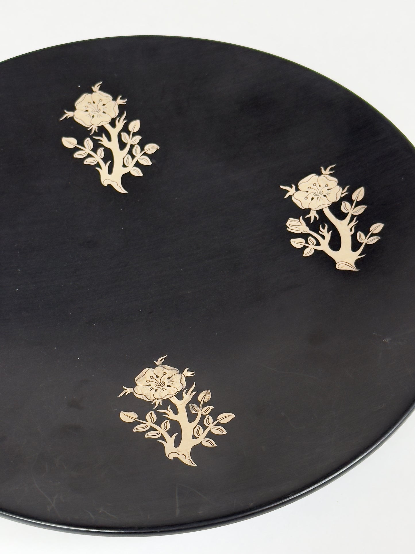 Isolit dish with silver inlays
